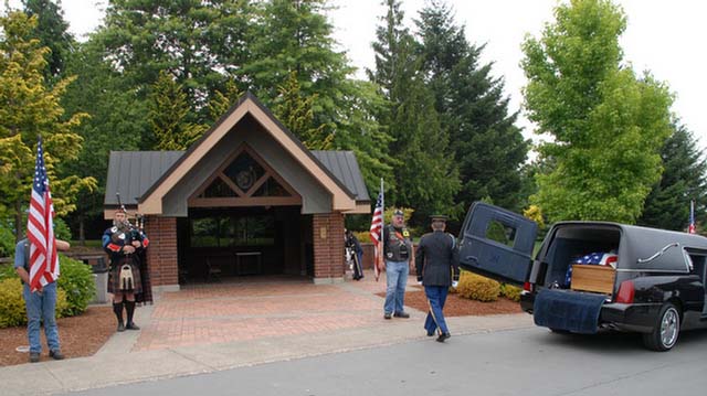 7435